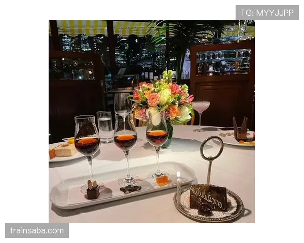 亚历克斯·摩根家里冰箱贴全是米其林餐厅菜单